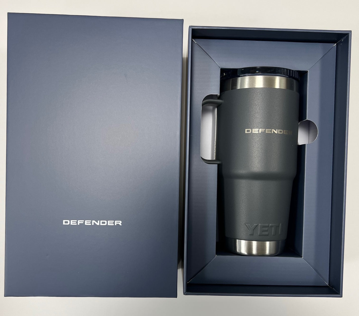Defender x YETI Rambler Travel Mug in Charcoal 20oz/591ml (with handle)