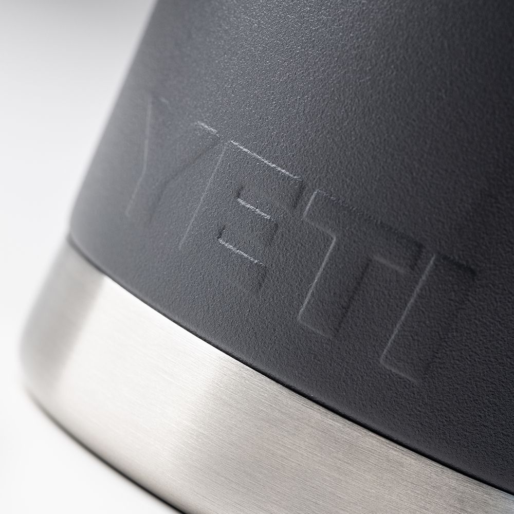 Defender x YETI Rambler Travel Mug in Charcoal 20oz/591ml (with handle)
