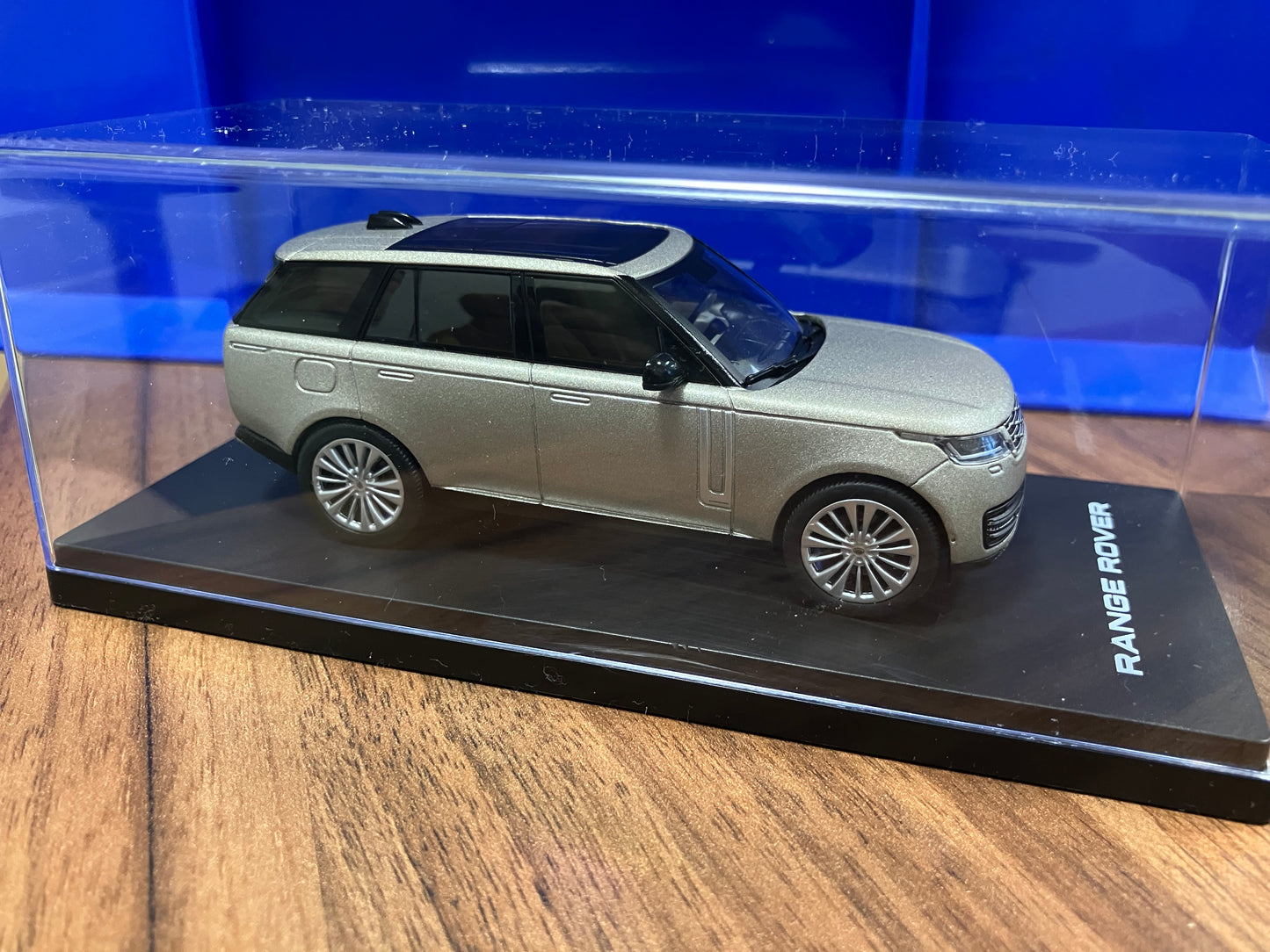 Land Rover Range Rover 2023 Model 1:43 Scale Model in Sunset Gold - Ex-Display