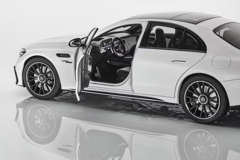 Mercedes-AMG E63 W214 - 1:18 Model