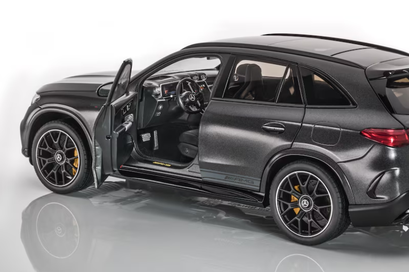 Mercedes-AMG GLC63 W254 - 1:18 Model
