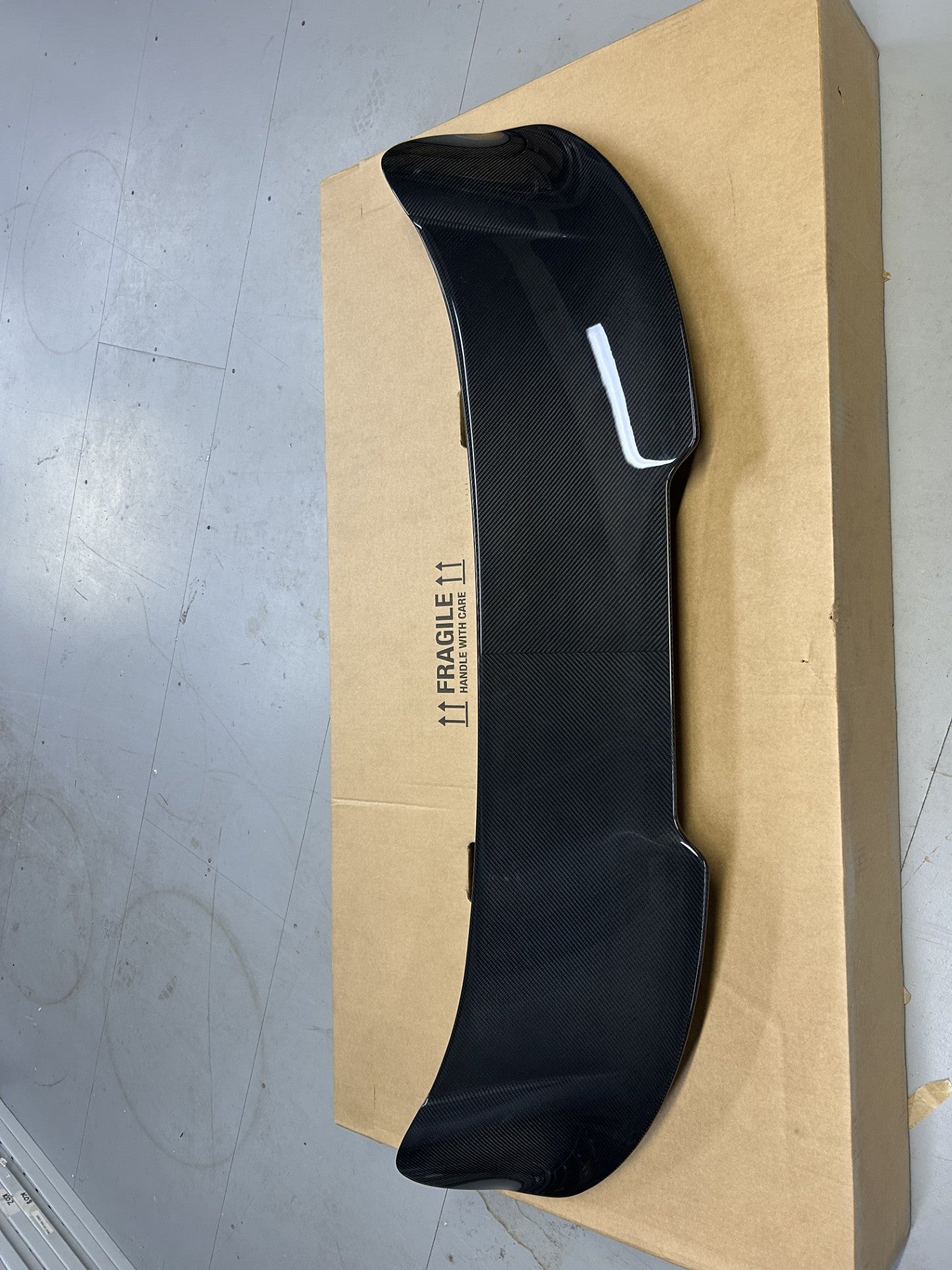 MCLAREN 765LT/750S REAR GLOSS VISUAL CARBON FIBRE   PART NUMBER-14AB554RPCFG
