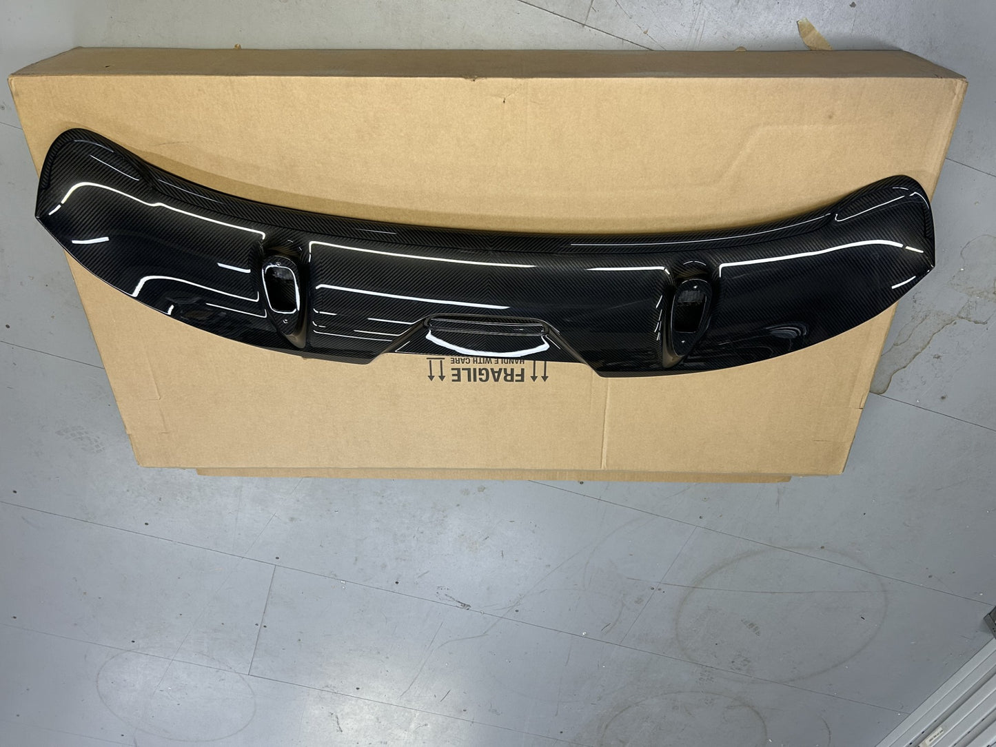 MCLAREN 765LT/750S REAR GLOSS VISUAL CARBON FIBRE   PART NUMBER-14AB554RPCFG