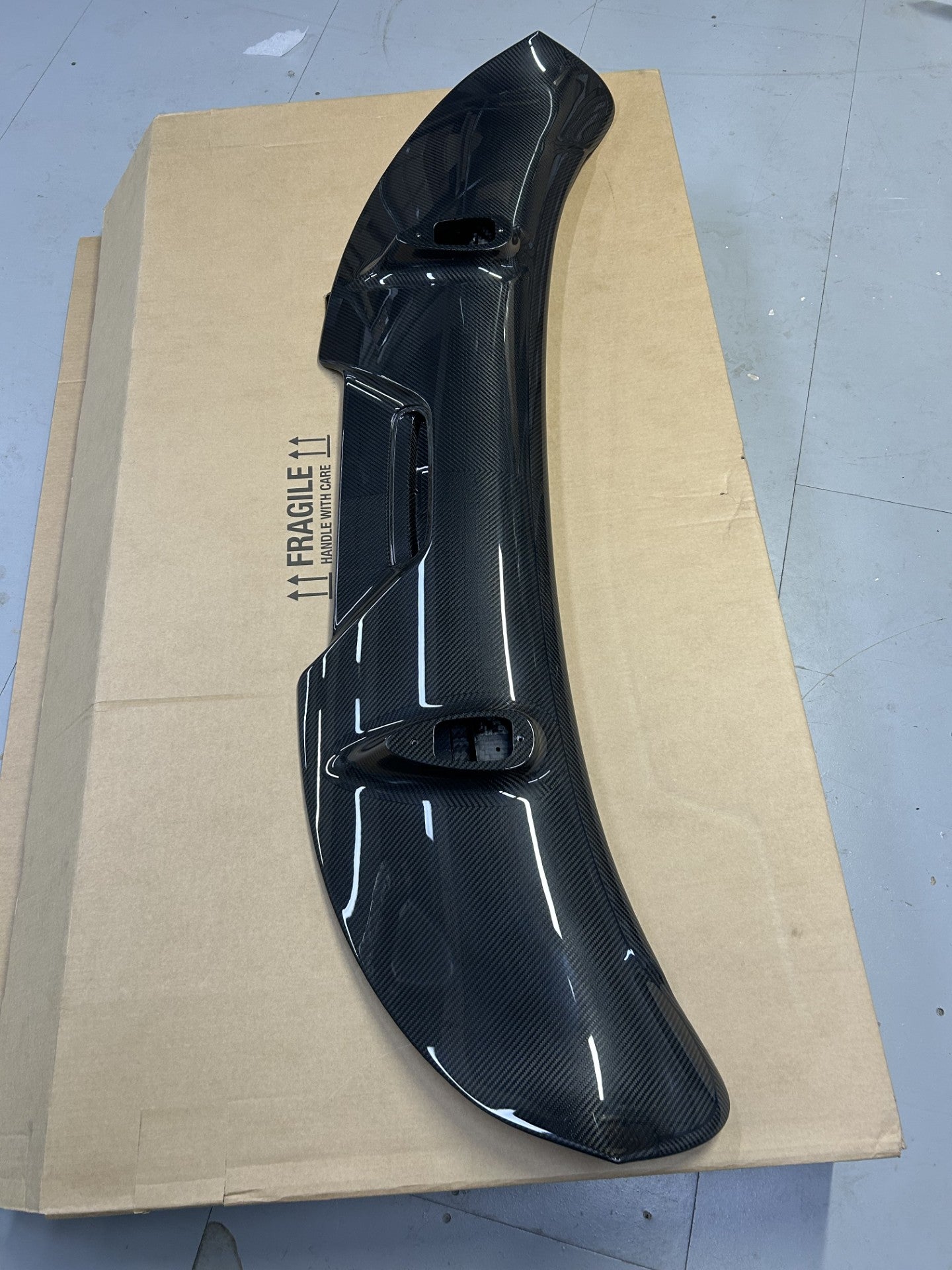 MCLAREN 765LT/750S REAR GLOSS VISUAL CARBON FIBRE   PART NUMBER-14AB554RPCFG
