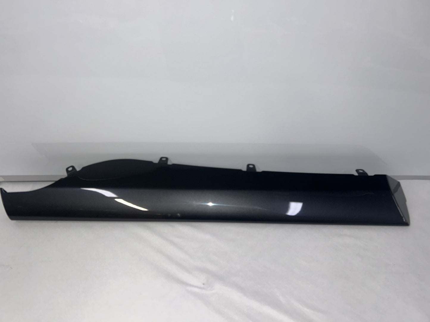 McLaren (P13) ASSY MLDG SKIRT DOOR OTR S RH