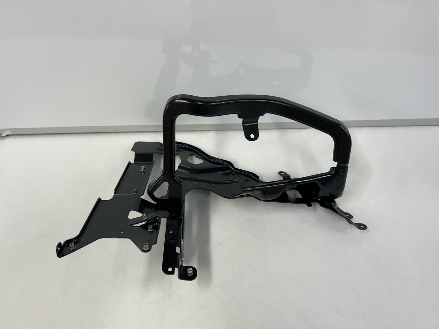 MCLAREN ARTURA (P16) LH FRONT OUTRIGGER    PART NUMBER-16AF502CP