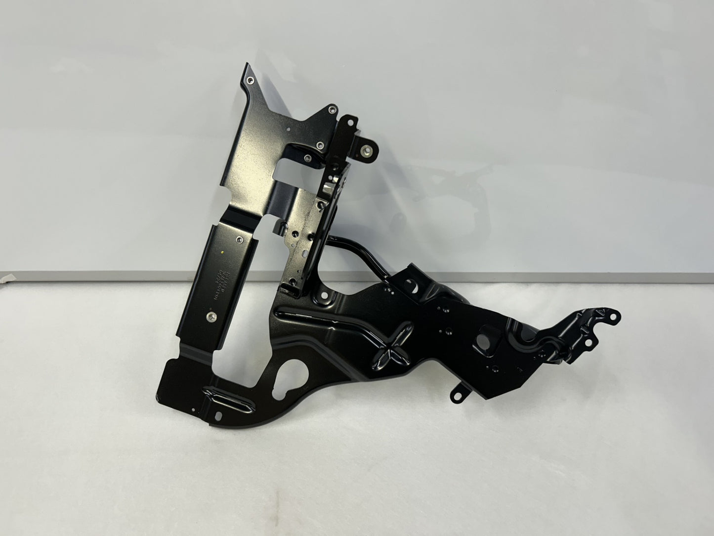 MCLAREN ARTURA (P16) LH FRONT OUTRIGGER    PART NUMBER-16AF502CP