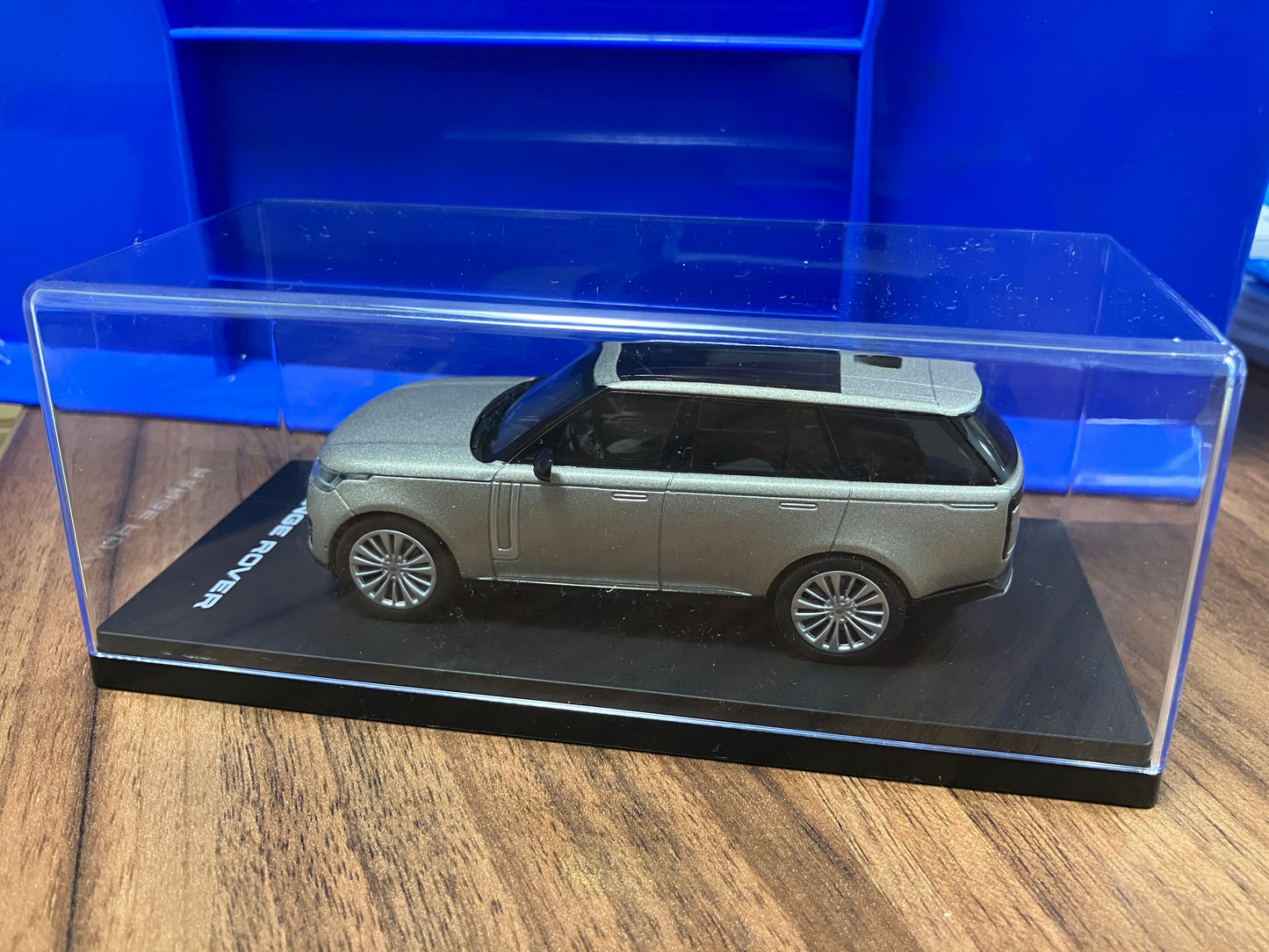 Land Rover Range Rover 2023 Model 1:43 Scale Model in Sunset Gold - Ex-Display