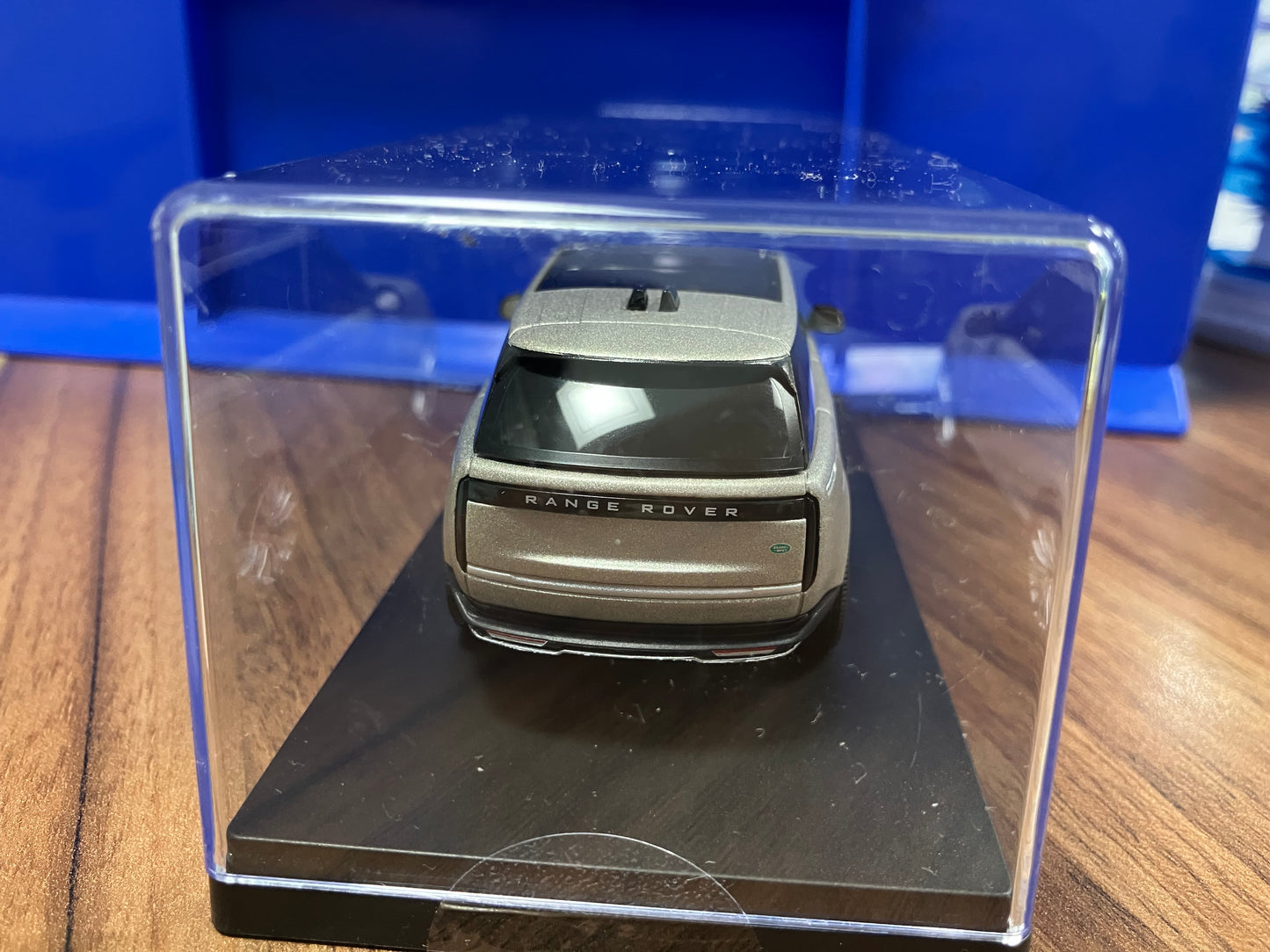 Land Rover Range Rover 2023 Model 1:43 Scale Model in Sunset Gold - Ex-Display