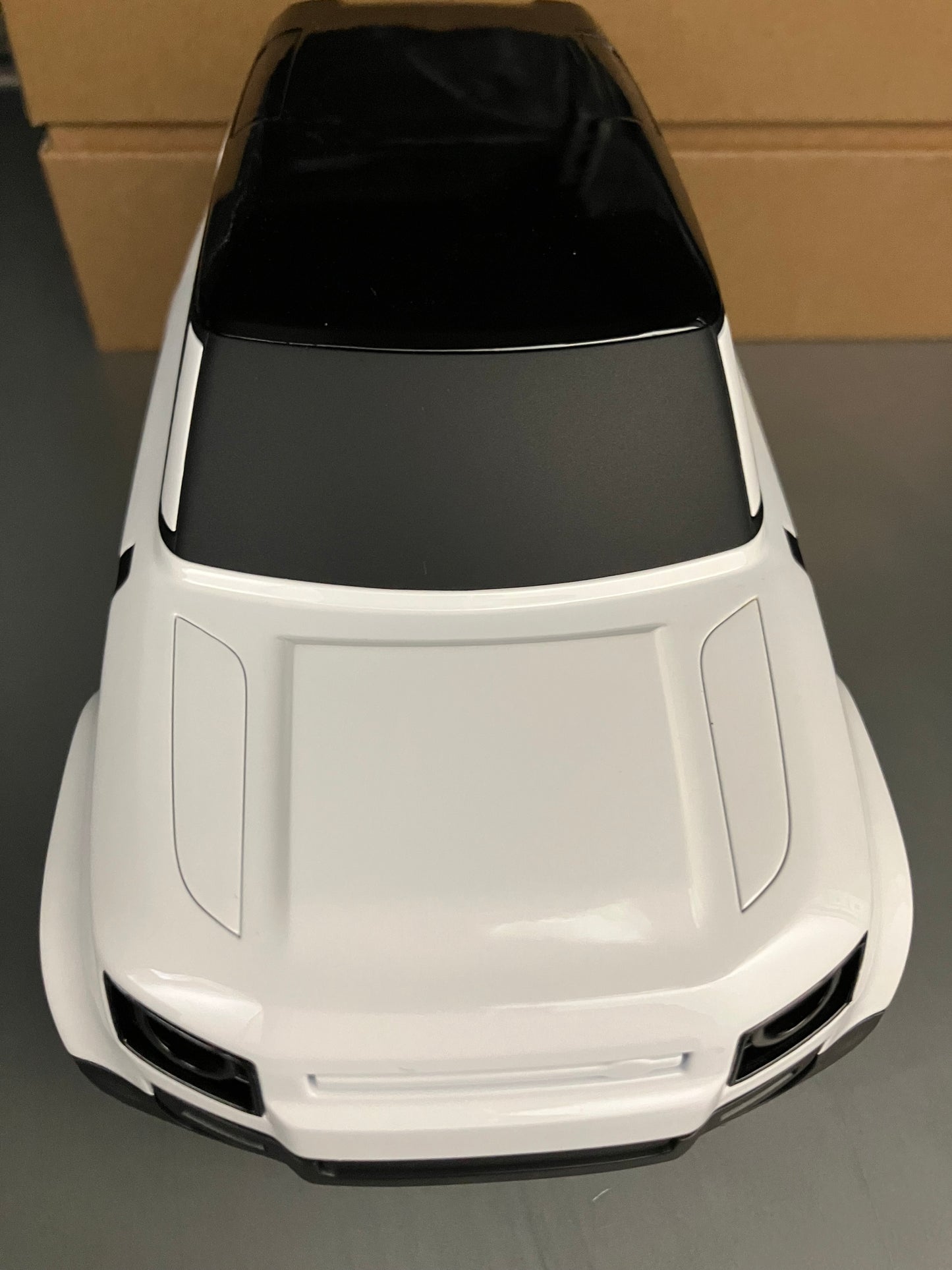 Land Rover Defender Icon Model 01 - Fuji White with Black Roof