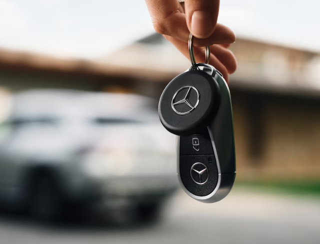 Mercedes-Benz Chipolo Loop Tracking Tag
